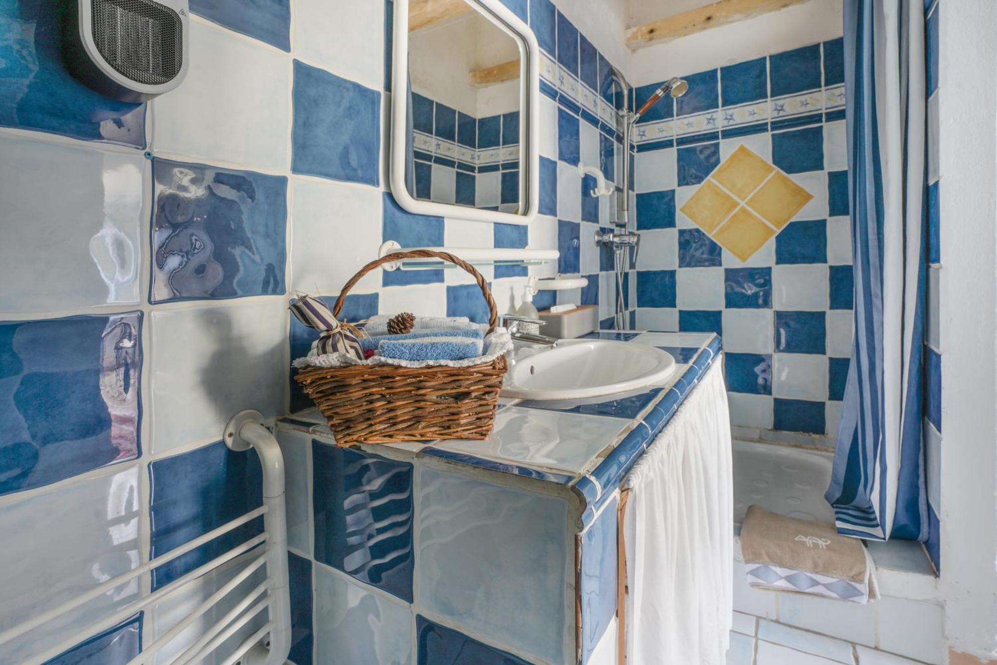 Clos des hérissons, chambre bleuet, piscine, jardin Lauris Esterno foto