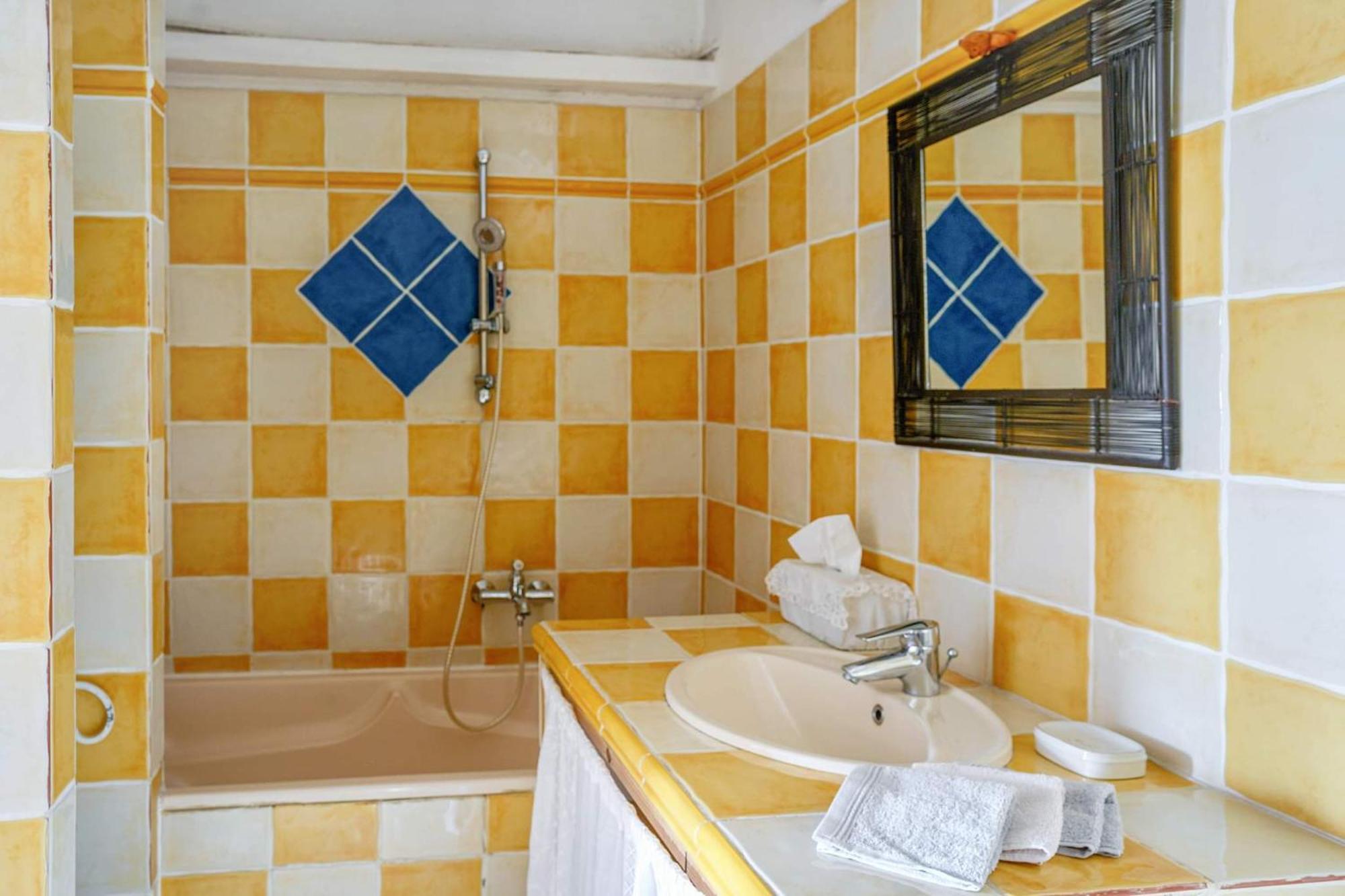 Clos des hérissons, chambre bleuet, piscine, jardin Lauris Esterno foto