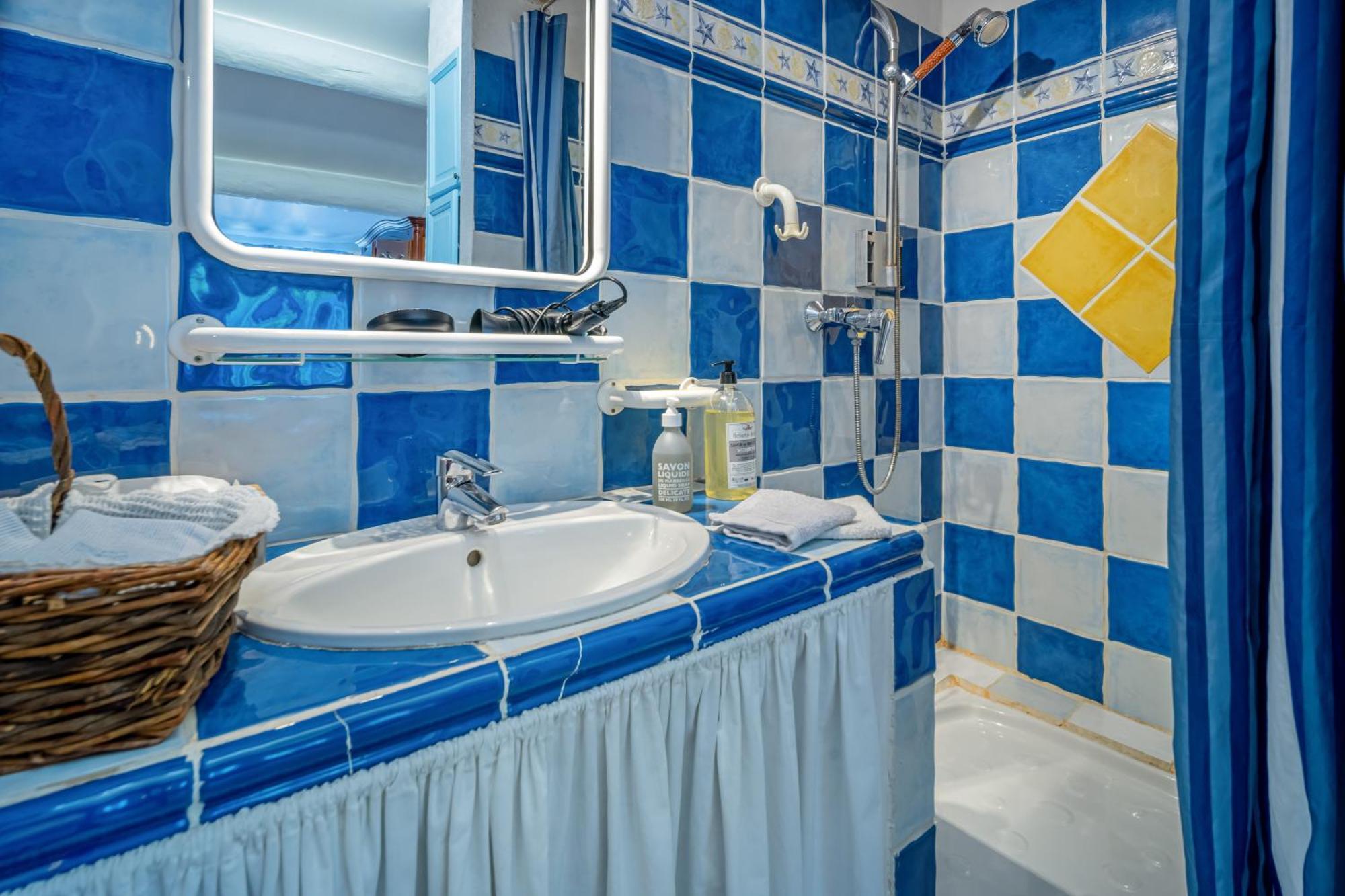 Clos des hérissons, chambre bleuet, piscine, jardin Lauris Esterno foto